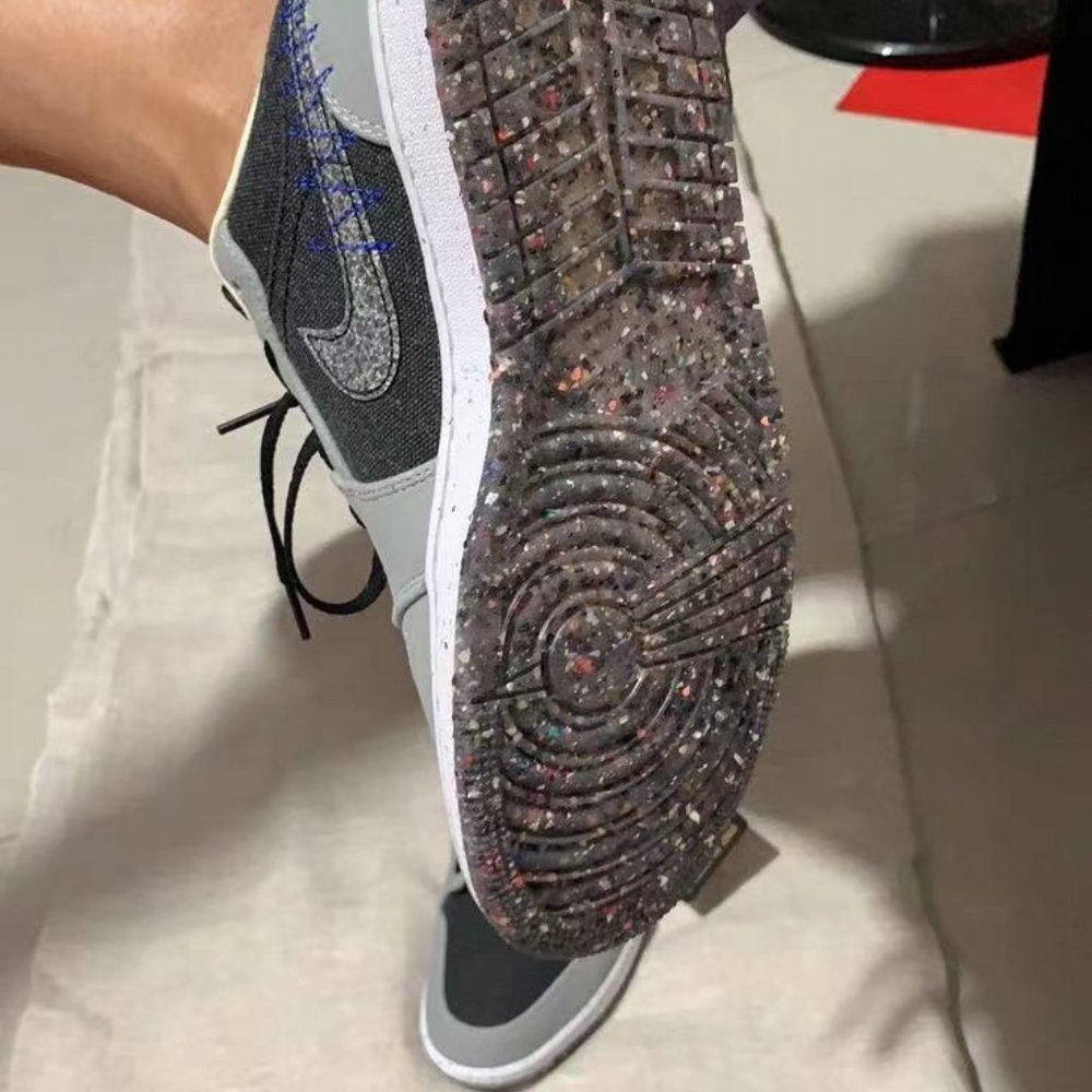 Light gray AJ1 low top shoes - Picture 2 of 4